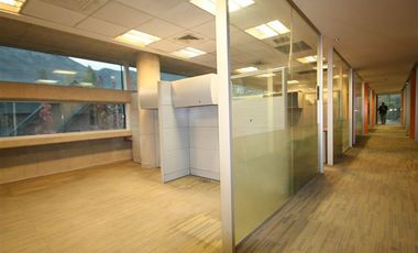 Oficina en Arriendo en Santa María de Manquehue // Universidad Federico Santa María // Carolina Rabat