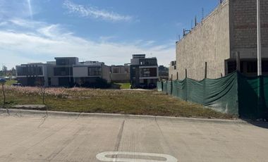 Terreno residencial en venta de 200 m² en Valle Imperial, Coto El Griego, Zapopan. Ideal para construir casa en fraccionamiento privado.