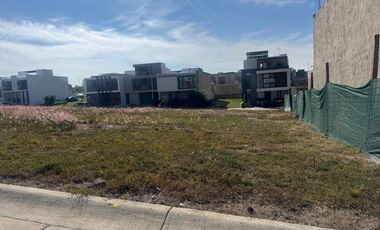 Terreno residencial en venta de 200 m² en Valle Imperial, Coto El Griego, Zapopan. Ideal para construir casa en fraccionamiento privado.