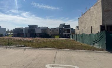 Terreno residencial en venta de 200 m² en Valle Imperial, Coto El Griego, Zapopan. Ideal para construir casa en fraccionamiento privado.