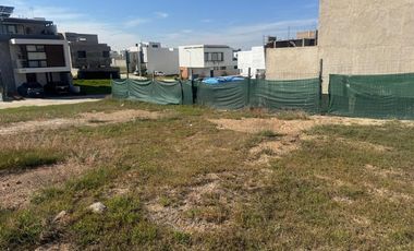 Terreno residencial en venta de 200 m² en Valle Imperial, Coto El Griego, Zapopan. Ideal para construir casa en fraccionamiento privado.