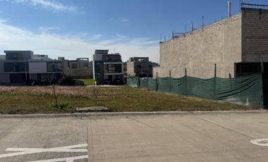 Terreno residencial en venta de 200 m² en Valle Imperial, Coto El Griego, Zapopan. Ideal para construir casa en fraccionamiento privado.