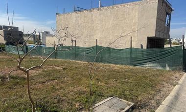 Terreno residencial en venta de 200 m² en Valle Imperial, Coto El Griego, Zapopan. Ideal para construir casa en fraccionamiento privado.