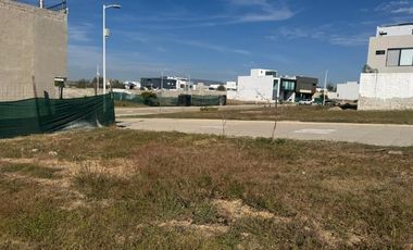 Terreno residencial en venta de 200 m² en Valle Imperial, Coto El Griego, Zapopan. Ideal para construir casa en fraccionamiento privado.