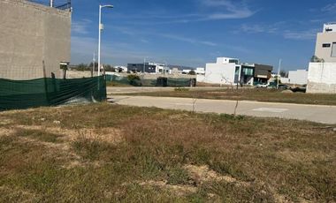 Terreno residencial en venta de 200 m² en Valle Imperial, Coto El Griego, Zapopan. Ideal para construir casa en fraccionamiento privado.