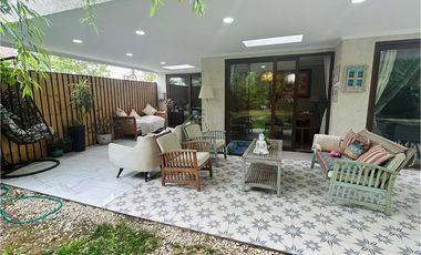 Venta moderna casa en Chicureo