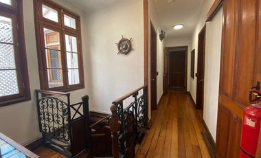 Oficina, metro Manuel Montt, barrio histórico