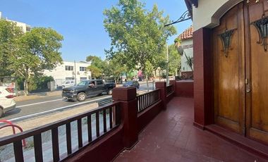 Oficina, metro Manuel Montt, barrio histórico