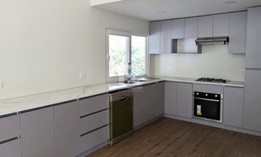 CASA RENOVADA EN PARQUE IVIAN.