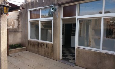 Alquiler PH 3 Ambientes con Patio en Morón.