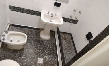 Alquiler PH 3 Ambientes con Patio en Morón.