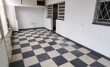 Alquiler PH 3 Ambientes con Patio en Morón.