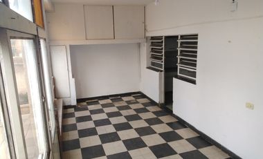 Alquiler PH 3 Ambientes con Patio en Morón.