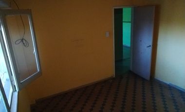 Alquiler PH 3 Ambientes con Patio en Morón.