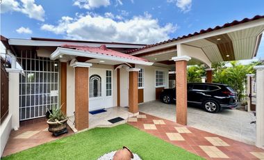 Casa Remodelada en Brisas del Golf con Terraza Bar en Venta - LH