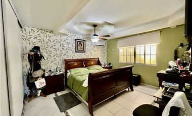 Casa Remodelada en Brisas del Golf con Terraza Bar en Venta - LH