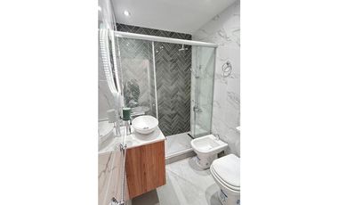 3 ambientes a la calle balcón.  Nuevo. Categoría Z/ Plaza Colón