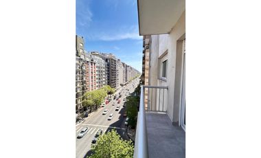 3 ambientes a la calle balcón.  Nuevo. Categoría Z/ Plaza Colón
