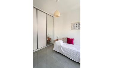 3 ambientes a la calle balcón.  Nuevo. Categoría Z/ Plaza Colón