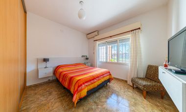 VENTA CASA 2 DORMITORIOS GRANADERO BAIGORRIA PATIO