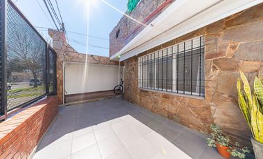 VENTA CASA 2 DORMITORIOS GRANADERO BAIGORRIA PATIO