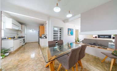 VENTA CASA 2 DORMITORIOS GRANADERO BAIGORRIA PATIO