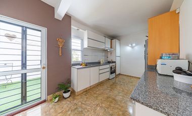 VENTA CASA 2 DORMITORIOS GRANADERO BAIGORRIA PATIO