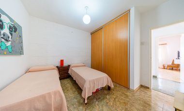 VENTA CASA 2 DORMITORIOS GRANADERO BAIGORRIA PATIO