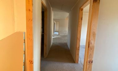 SE VENDE PARCELA CON CASA EN OBRA GRUESA