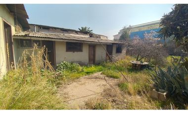 Vende  casa con gran patio en la cisterna