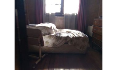 Vende  casa con gran patio en la cisterna