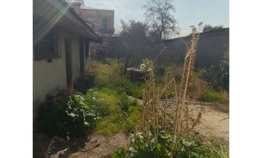 Vende  casa con gran patio en la cisterna