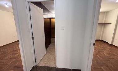 Alquiler De Dpto De 73 M2 En 3Er Piso A Espaldas De La Av. La Marina, La Perla