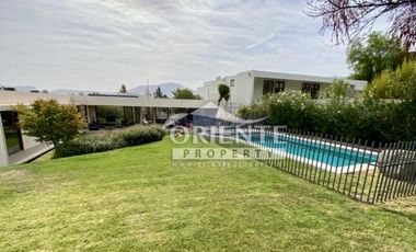 LUMINOSA Y MODERNA CASA CONDOMINIO LOS BOSQUES PIEDRA ROJA