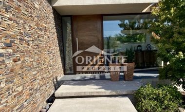 LUMINOSA Y MODERNA CASA CONDOMINIO LOS BOSQUES PIEDRA ROJA