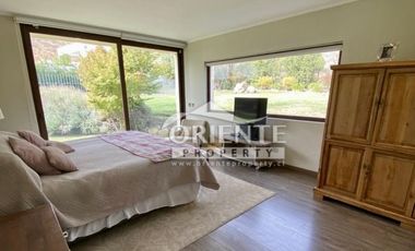 LUMINOSA Y MODERNA CASA CONDOMINIO LOS BOSQUES PIEDRA ROJA