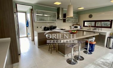 LUMINOSA Y MODERNA CASA CONDOMINIO LOS BOSQUES PIEDRA ROJA