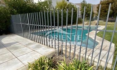 LUMINOSA Y MODERNA CASA CONDOMINIO LOS BOSQUES PIEDRA ROJA