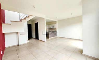 Casa en Renra en Toluca, fracc. Misiones II, a 40 min de Santa Fe, rápida salida a CDMX