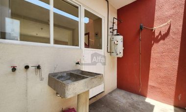 Casa en Renra en Toluca, fracc. Misiones II, a 40 min de Santa Fe, rápida salida a CDMX