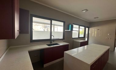 Casa en arriendo en LA REINA