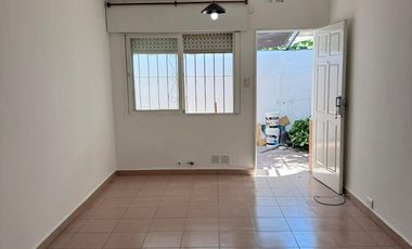 Sin Expensas - 2 Dorm - Patio - Cochera - Departamento en alquiler en Maipú Seccion 2