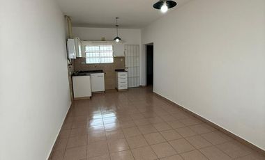 Sin Expensas - 2 Dorm - Patio - Cochera - Departamento en alquiler en Maipú Seccion 2