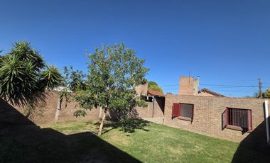 Casa 3 dormitorios y cochera- Barrio Los Manantiales Boulevares - APTA CREDITO