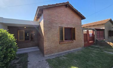 Casa 3 dormitorios y cochera- Barrio Los Manantiales Boulevares - APTA CREDITO
