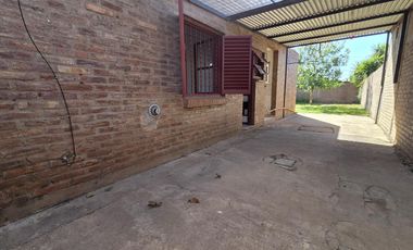 Casa 3 dormitorios y cochera- Barrio Los Manantiales Boulevares - APTA CREDITO