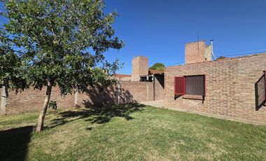 Casa 3 dormitorios y cochera- Barrio Los Manantiales Boulevares - APTA CREDITO