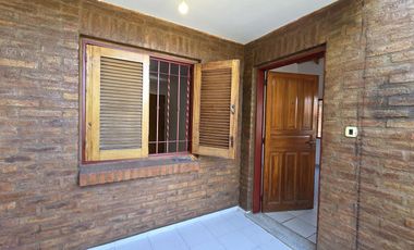 Casa 3 dormitorios y cochera- Barrio Los Manantiales Boulevares - APTA CREDITO