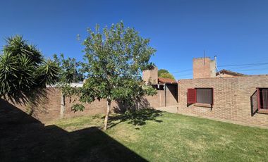 Casa 3 dormitorios y cochera- Barrio Los Manantiales Boulevares - APTA CREDITO