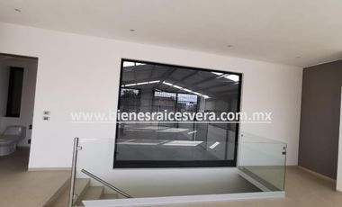 BODEGA EN RENTA EN TEQUISQUIAPAN SOBRE CARRETERA. BRV28